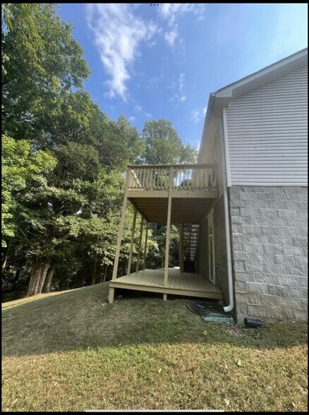 Building Photo - 1053 Red Apple Ct