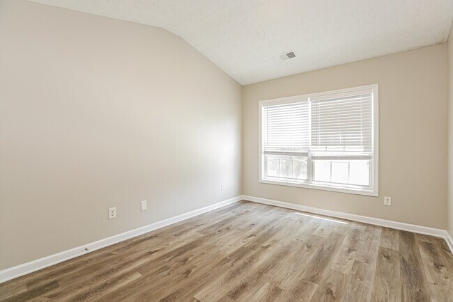 Building Photo - 7050 Silver Bend Overlook