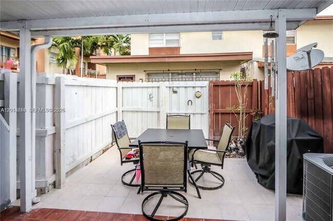 Building Photo - 30 SW 108th Ave