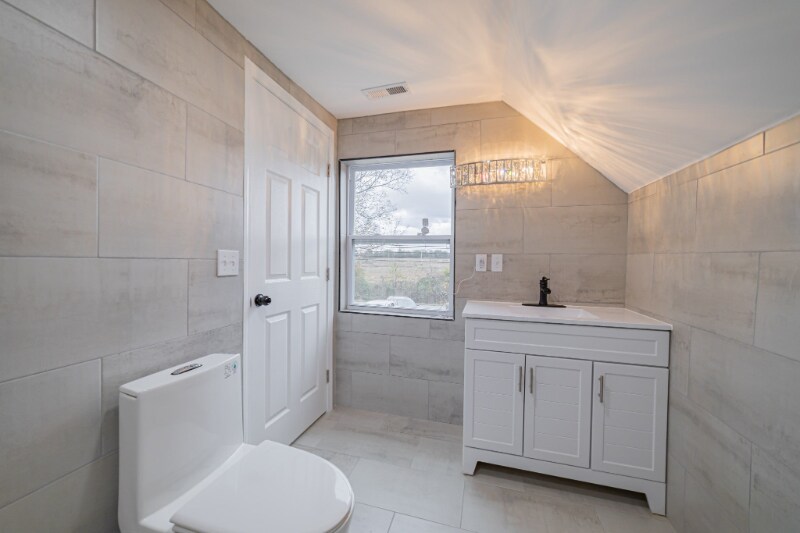 Building Photo - 830 Market St