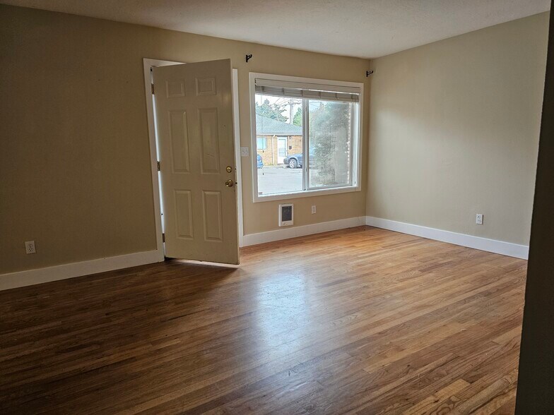 Building Photo - 4435 SE 57th Ave