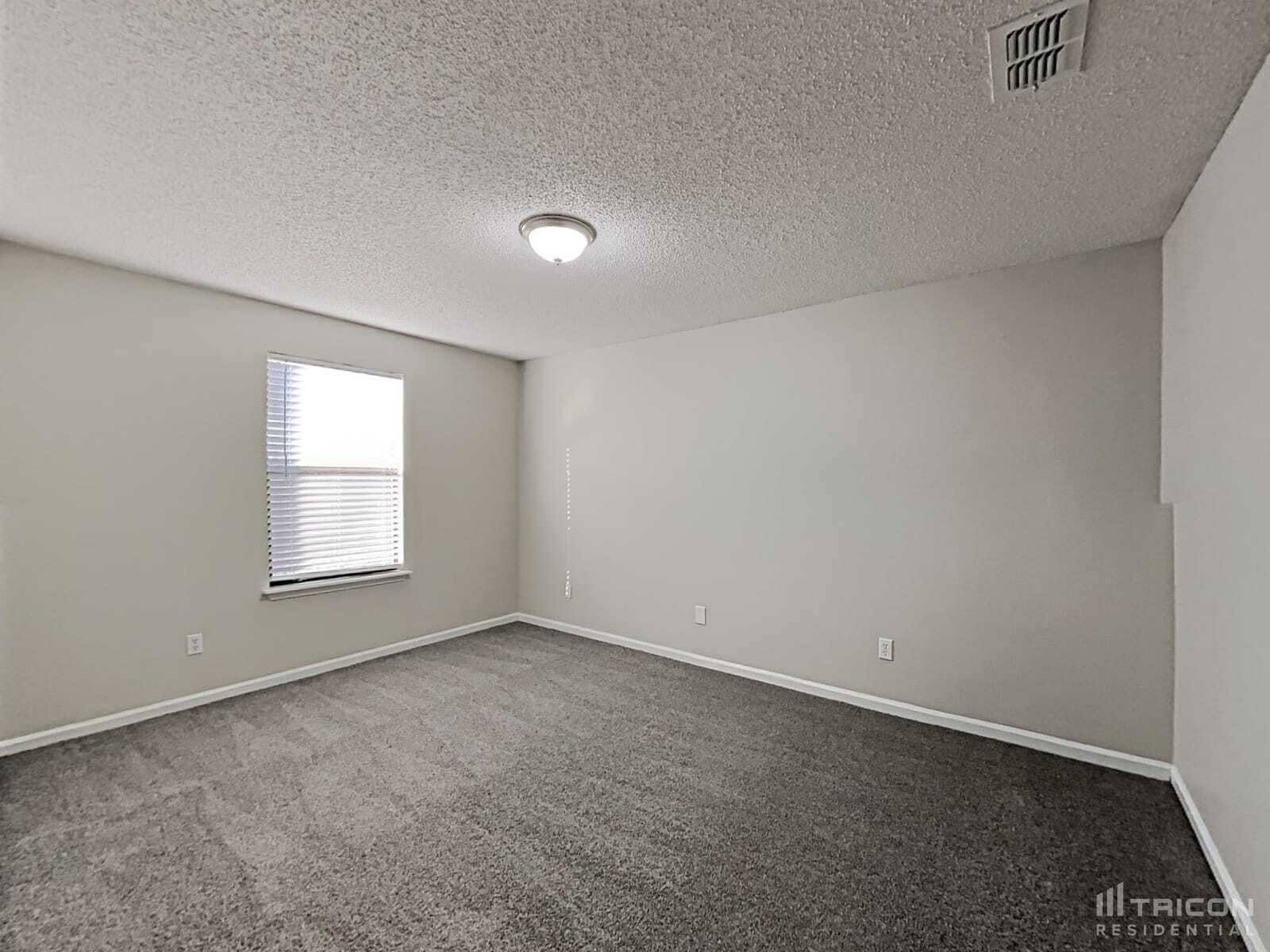 Building Photo - 9736 Villiers Dr S
