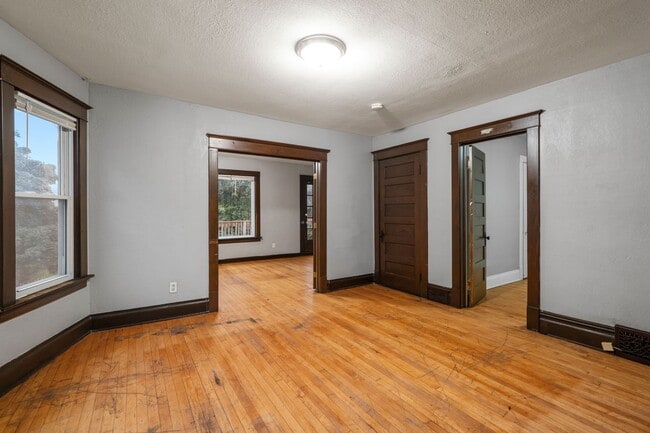 Building Photo - Cramer upper house