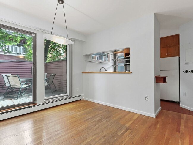Building Photo - 336 Harvard St