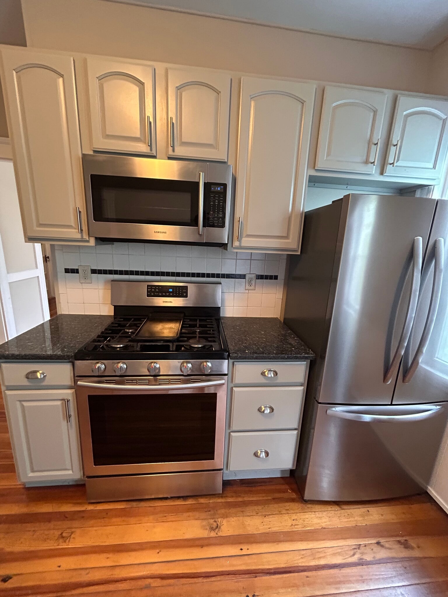 SS Appliances/Granite Counters - 422 Trapelo Rd