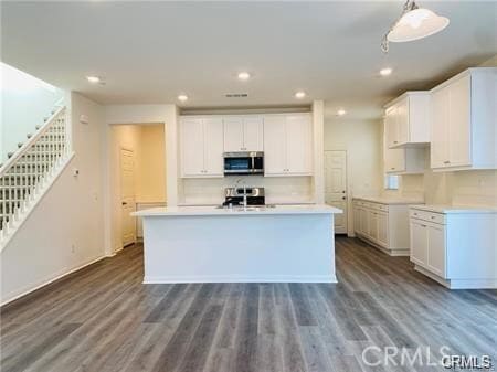 Building Photo - 5585 Valencia Dr