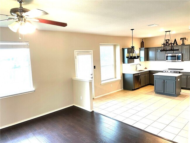 Building Photo - 1010 Aiken Dr