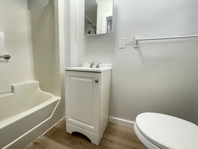 Building Photo - 124 Beech St