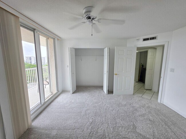 Building Photo - Beautiful Annual 7th floor Condo with Stunning Ocean Views 3/2