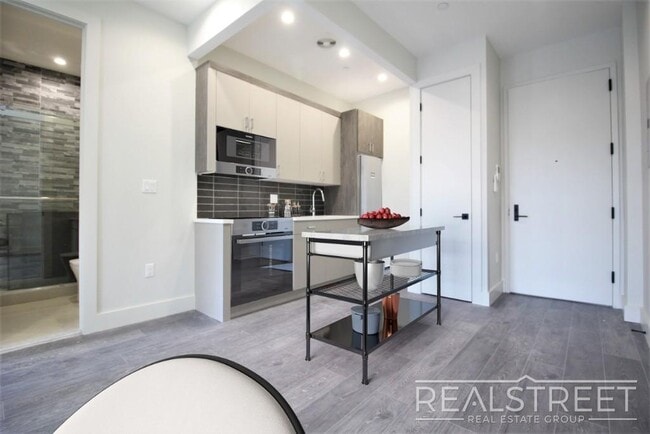 Building Photo - BRAND NEW 2 Bed in Bed Stuy!