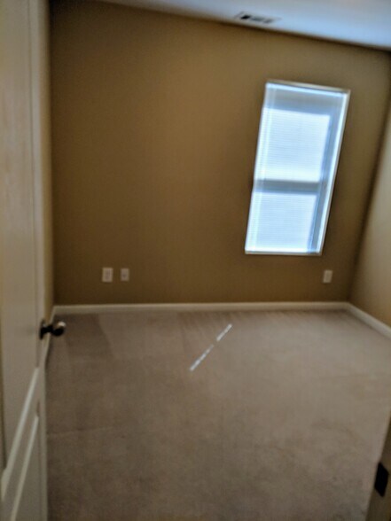 Bedroom - 144 Hood Park Dr
