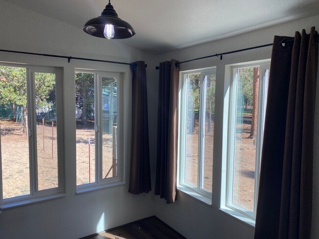 Building Photo - ? Cozy Charm on Almost an Acre in La Pine ?