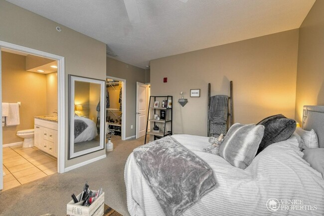 Building Photo - Three Bedroom with garage near Grandview