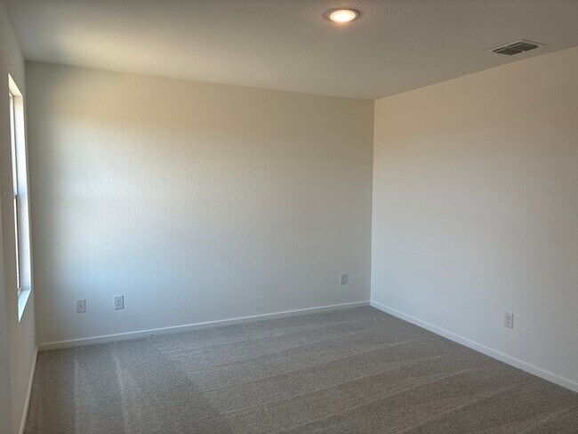 Building Photo - Charming 4 beds 2 baths in San Antonio!
