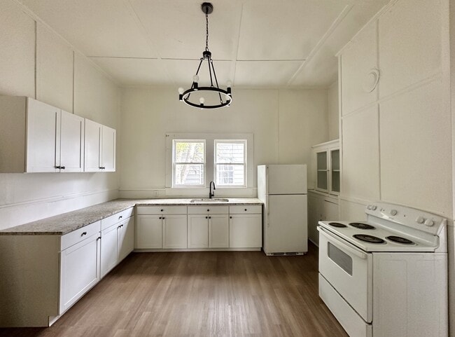 Building Photo - 1520 Avenue G