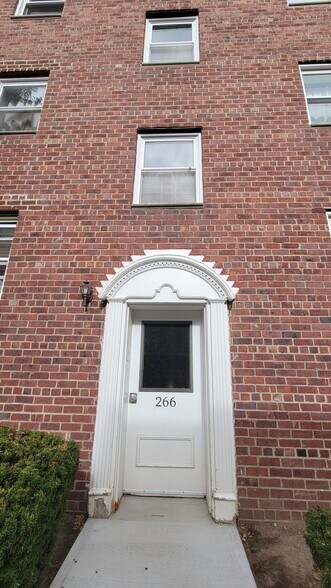 Building Photo - 266 Broad Ave