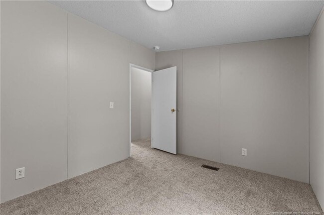 Building Photo - 97 Turf Dr