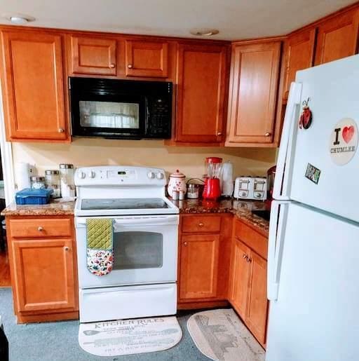 Primary Photo - 270 Bates St