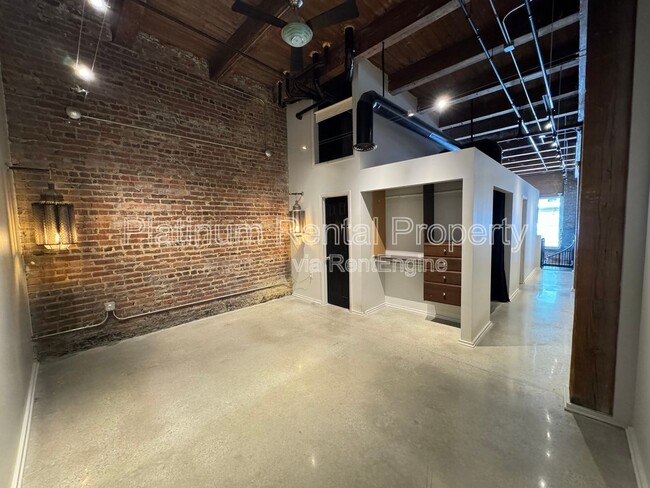Building Photo - 326 Nelson St SW