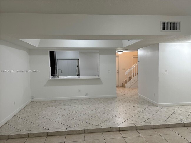Building Photo - 658 NE 195th St