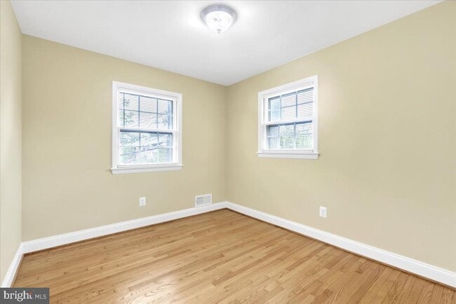 Building Photo - 664 S Greenbrier St