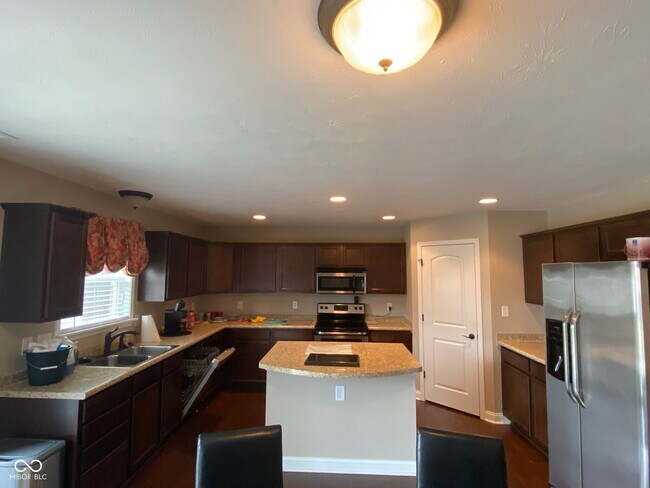 Building Photo - 6750 Woodcrest Dr