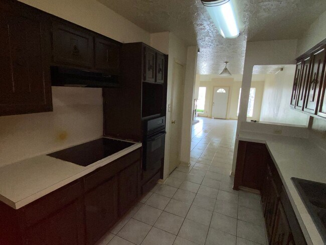 Building Photo - 4 Bedroom For Rent! $500 off the First mon...