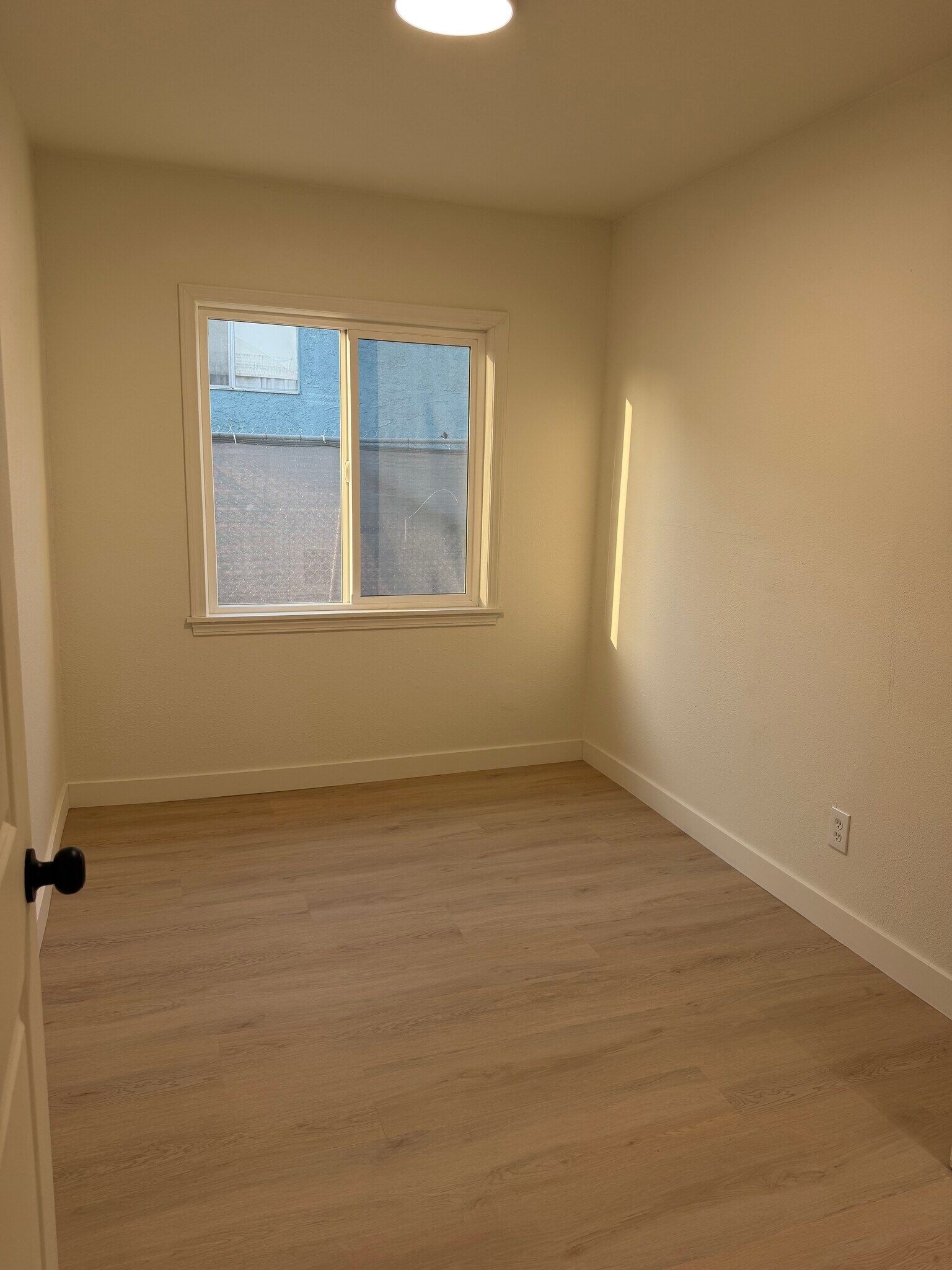 Building Photo - 661 W Ave 28