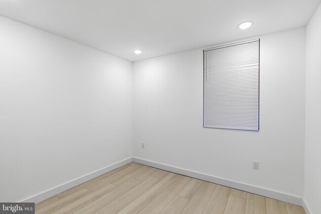 Building Photo - 1005 W Orleans St