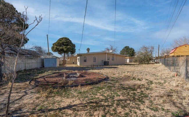 Building Photo - 1710 Betty Cir