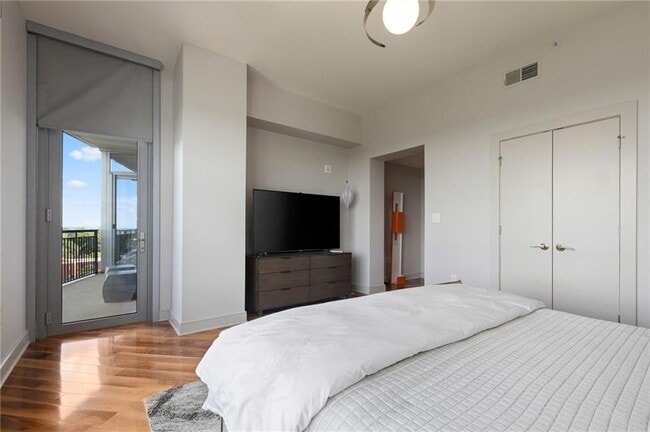 Building Photo - 222 12th St NE