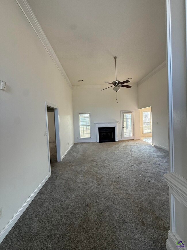 Building Photo - 136 Roseine Dr