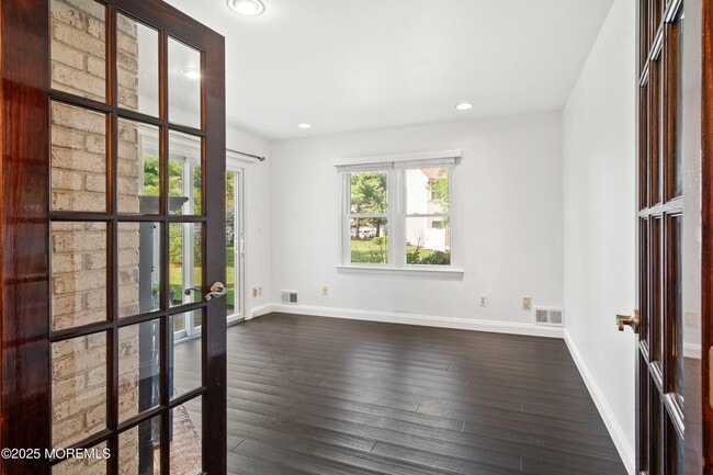 Building Photo - 62 Woodmere Dr