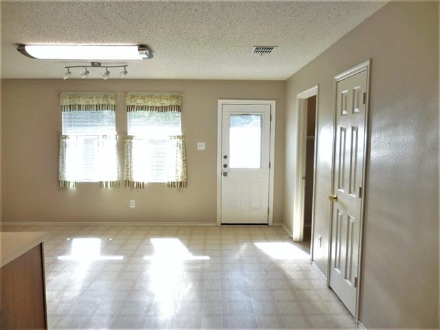 Building Photo - 5721 Thoroughbred Trail