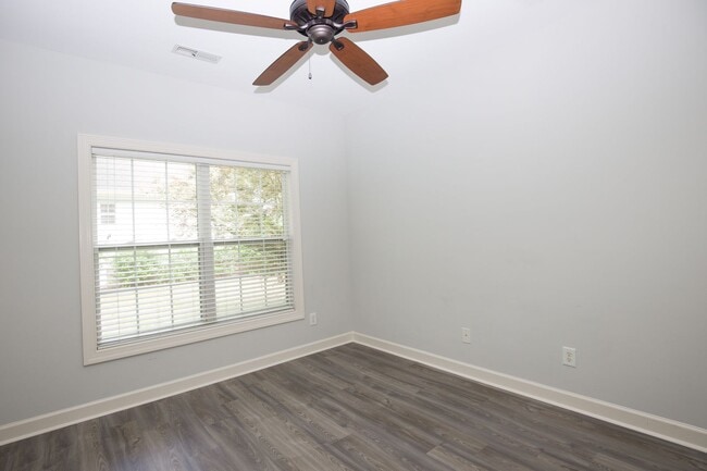 Building Photo - Beautiful corner lot home- Woodlake