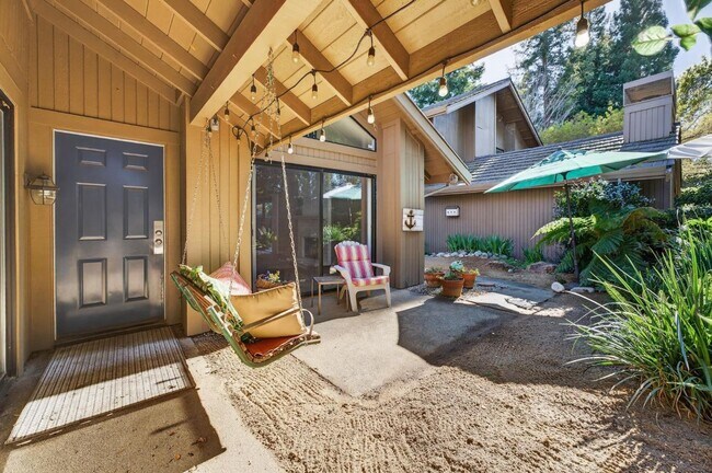 Building Photo - Gold River 2 Bedroom / Den, 2 Bathroom 1,600 Sqft. with Pool and Clubhouse For Lease.