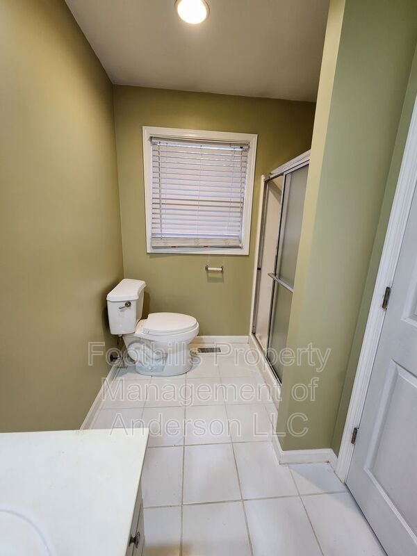 Building Photo - 102 Circle Dr