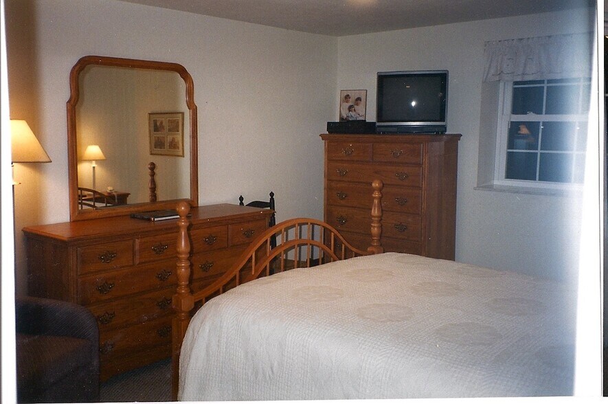 Main Bedroom - 305 Furnace Dr