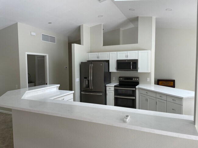 Building Photo - 242 Snyder Dr