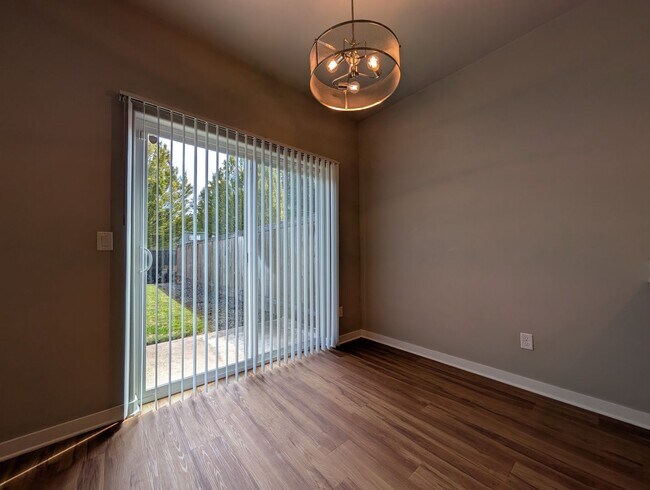 Building Photo - Great 3 bedroom/ 2.5 bathroom duplex- Near...