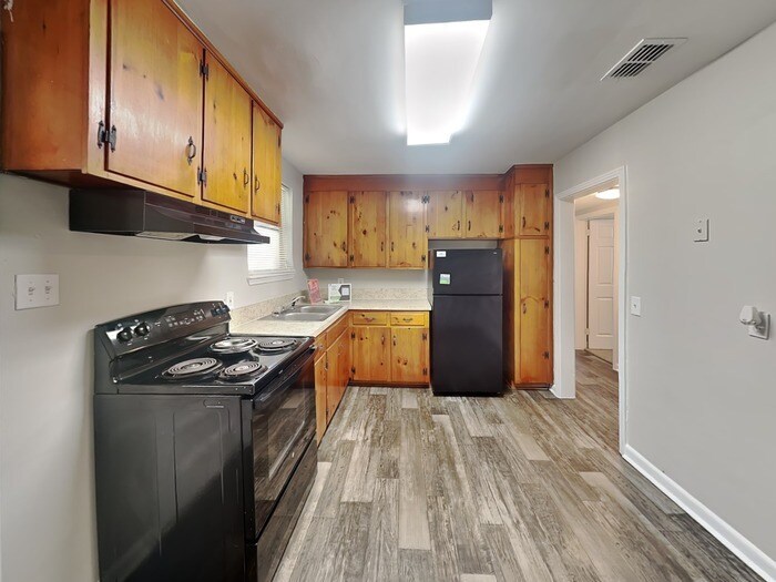 Building Photo - 5835 Norde Dr W