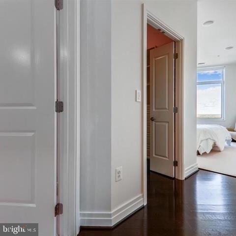Building Photo - 8220 Crestwood Heights Dr