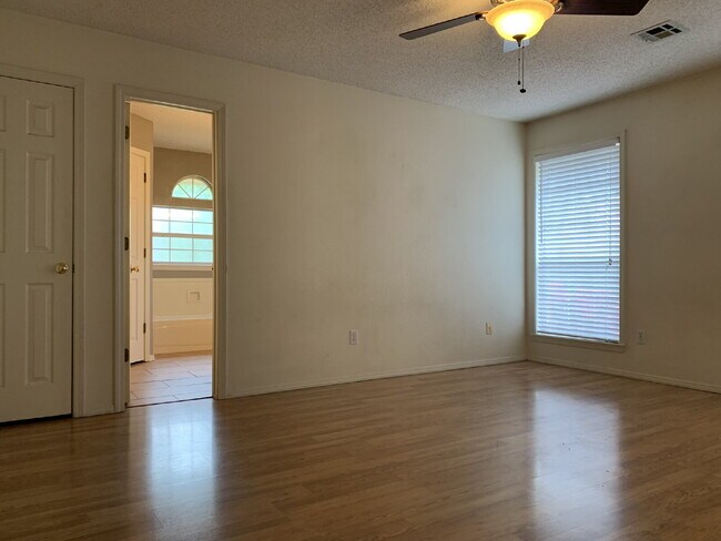 Building Photo - 1302 N Flamingo Rd