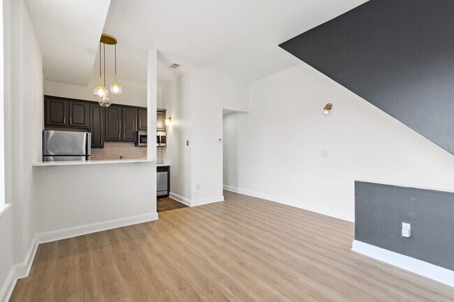 Building Photo - 2005 Lynch St