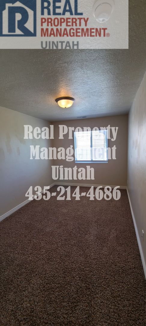 Building Photo - 3 bed 2.5 bath townhome in Fox Run