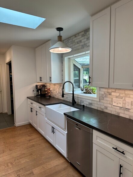 Building Photo - 2411 Peregrine Way