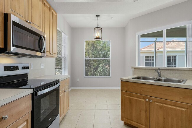 Building Photo - 9225 Belleza Way