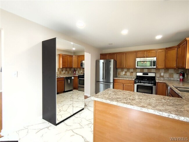Building Photo - 441 Riverwalk Dr
