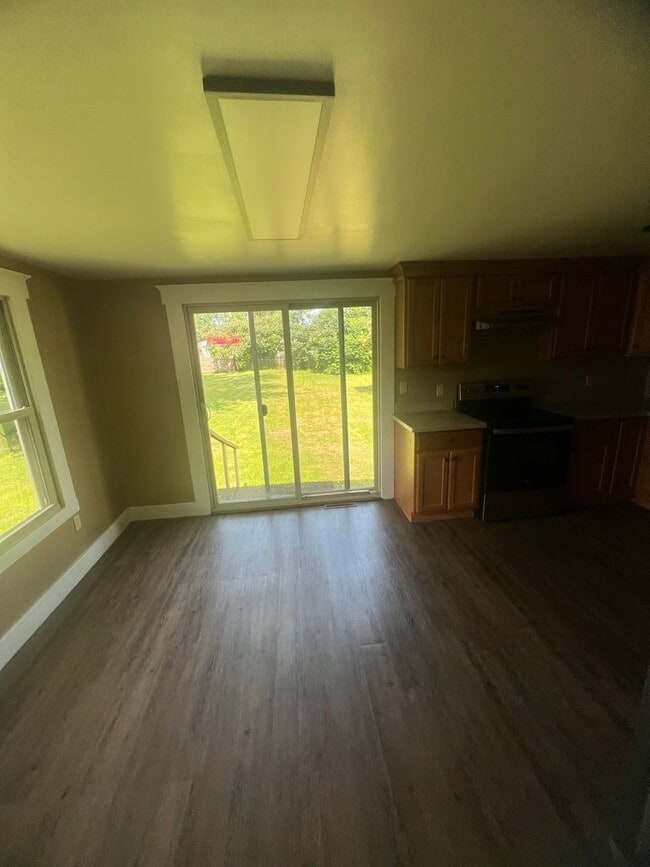 Building Photo - Large Remodeled 4 bed 2 Bath - Girard Pa