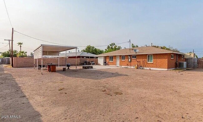 Building Photo - 2125 W Verde Ln